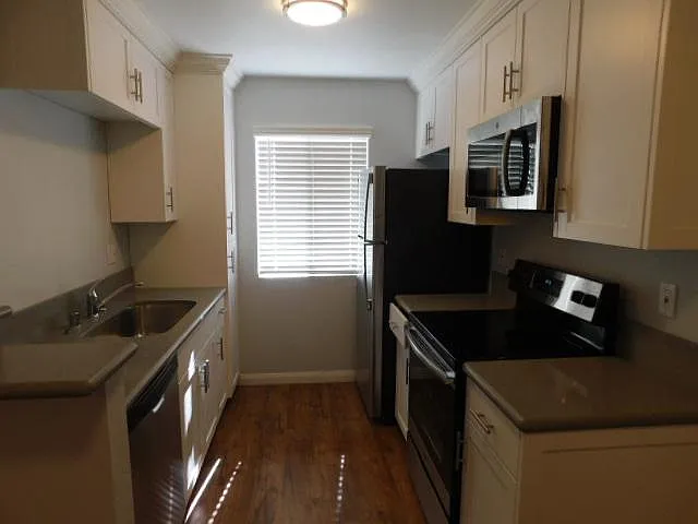 4267 Winona Ave #2 — Photo 6