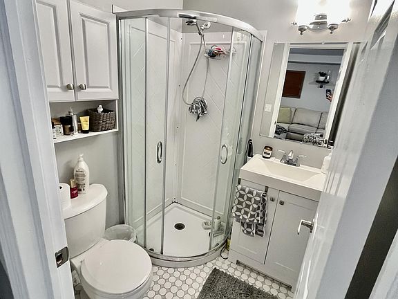 5th image of 62 Madison Ct APT 1