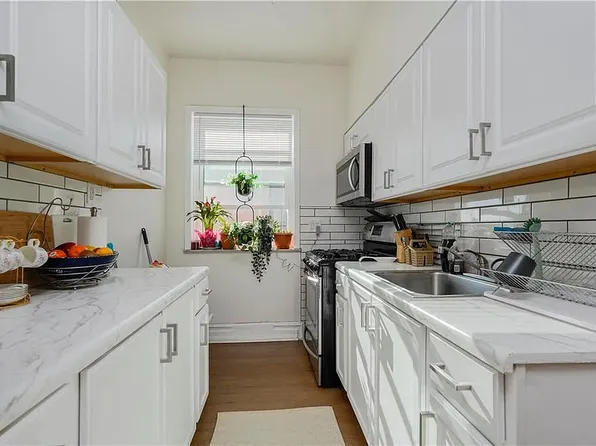 2476 84th St APT 2F, Brooklyn, NY 11214