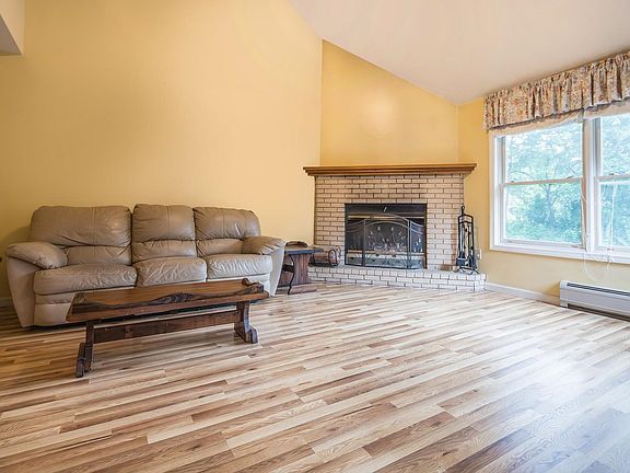 4th image of 6 Moon Brook Drive