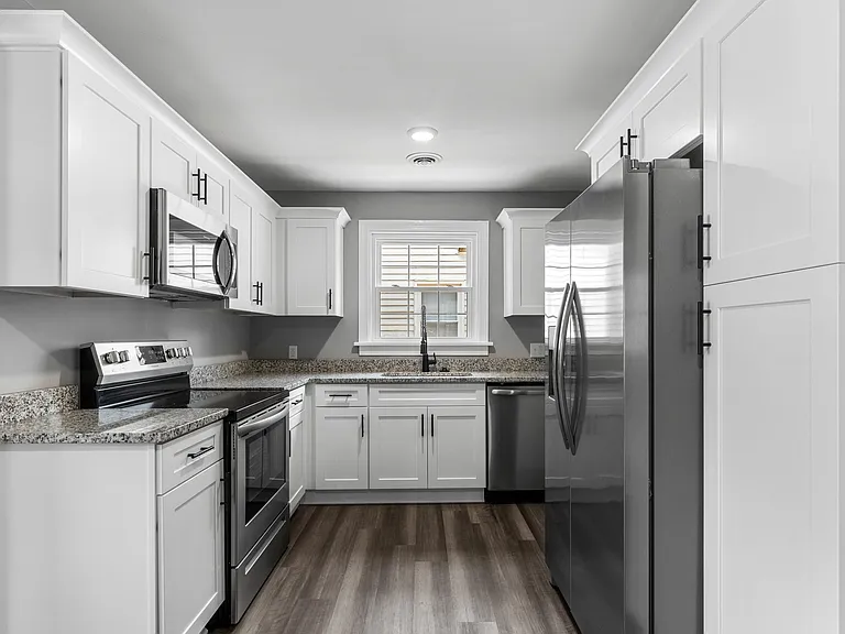 1411 National St — Photo 13