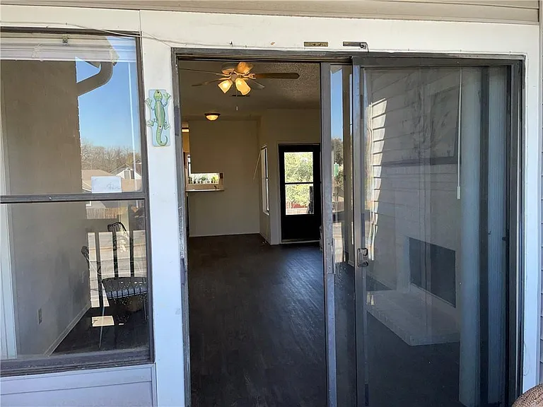 2415 W Slaughter Ln #D — Photo 9