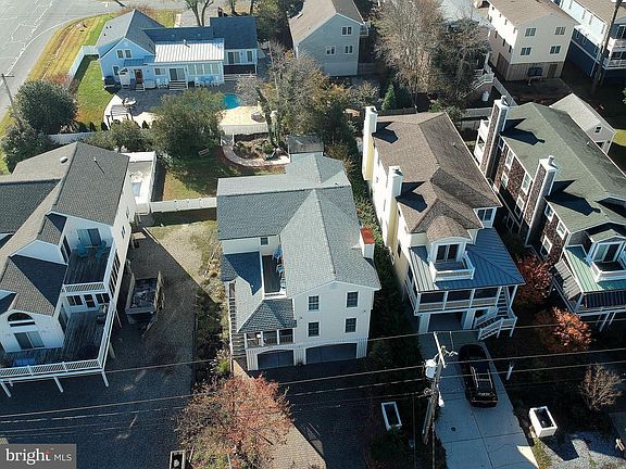 3rd image of 304 Hollywood St
