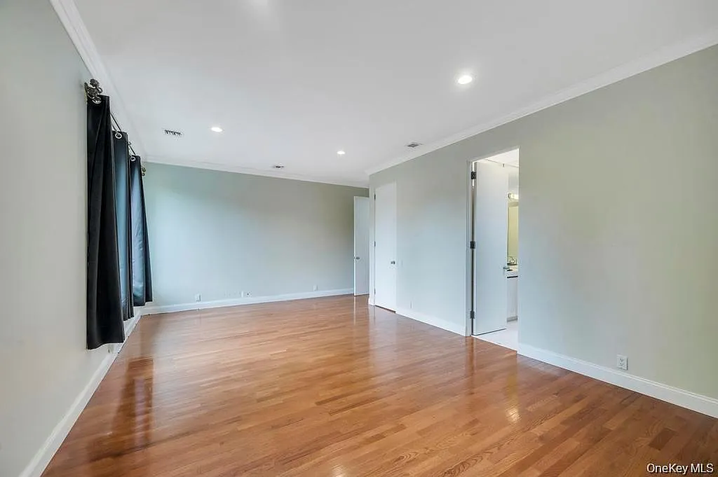 6 bed, 5914 sqft, $15,500 — Photo 3