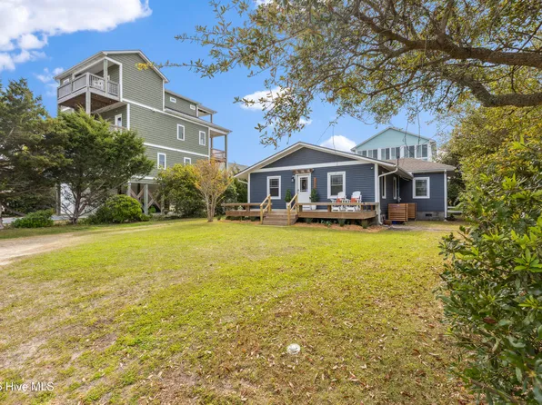 1122 S Topsail Drive, Surf City, NC 28445