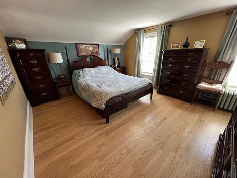 1533 Dempster St — Photo 7