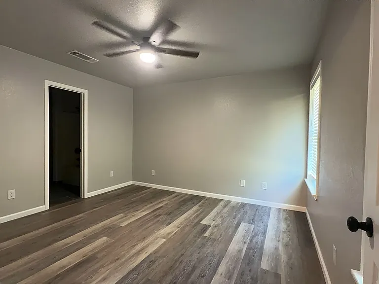 802 Samuel Dr — Photo 8
