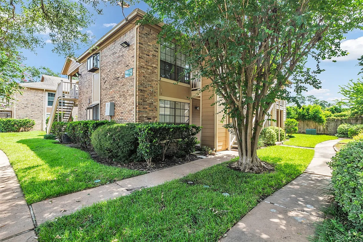 Building Photo - 1311 Antoine Dr #128