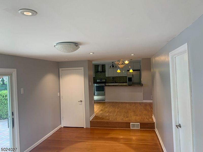 2nd image of 19 Peru St