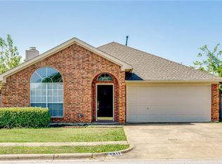 812 Gemstone Trl, Arlington, TX 76002