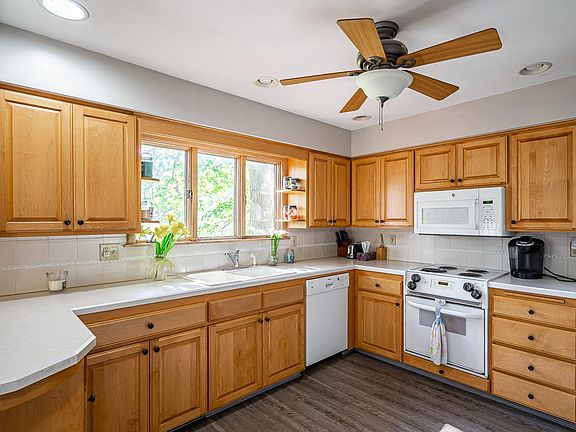 5th image of 3633 8th Street Ct