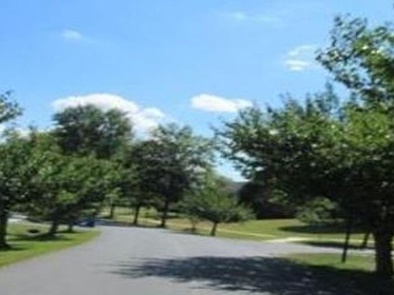 Exterior Neighborhood (street photo)