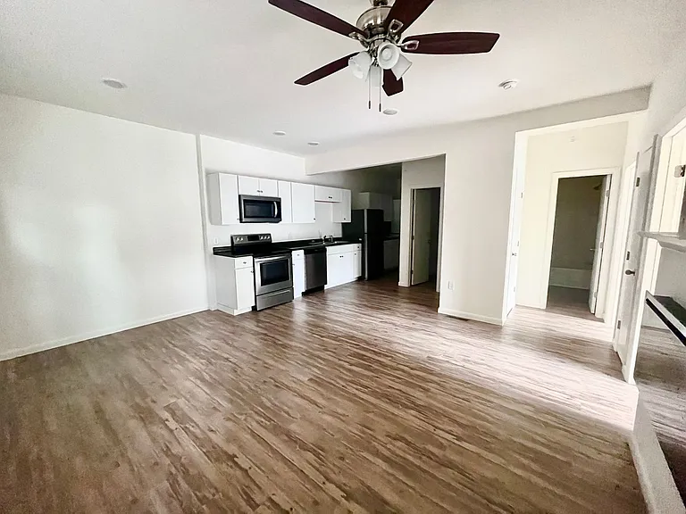 University Park Apartments near Cornell University — Photo 897