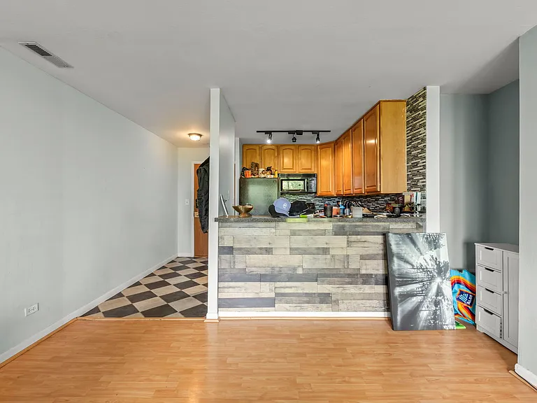 5820 Oakwood Dr #5F — Photo 8