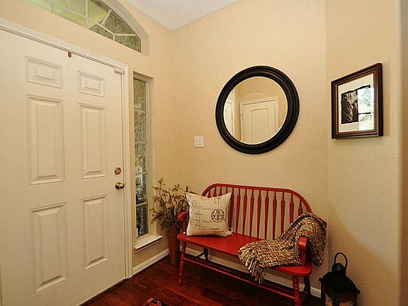 A tranquil entrance is a splendid environment to meet your family and friends.