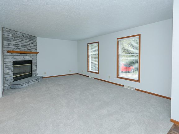 45122 27th St-103