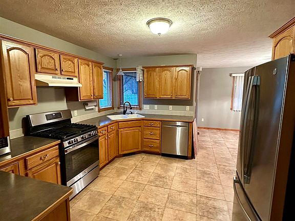 4th image of 208 E 54th Street Pl