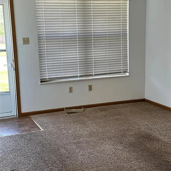 840 Southgate Dr — Photo 2