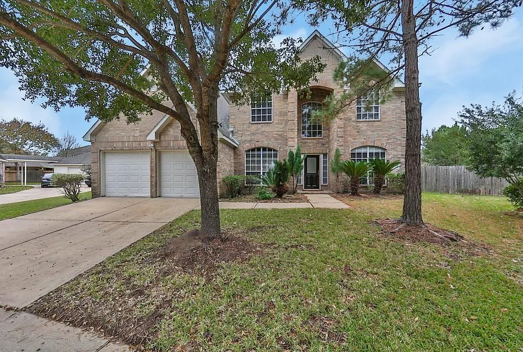 4 bed, 2.5 bath, 3201 sqft, $3,050 — Photo 1