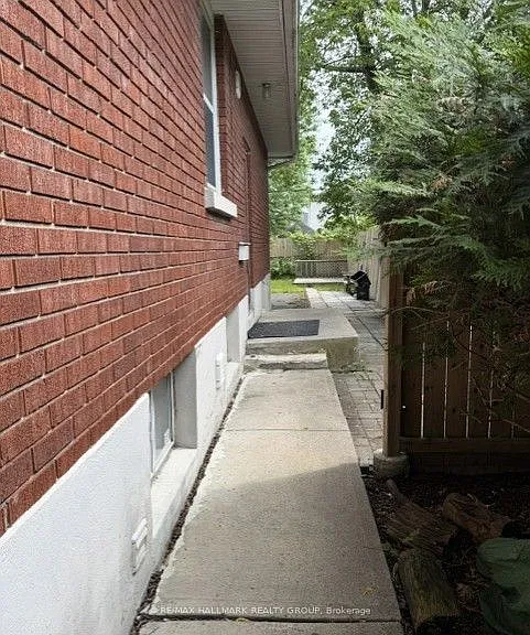 98 Donald St #2 — Photo 5