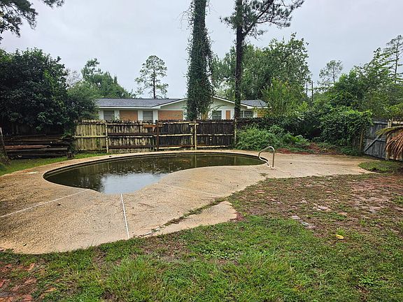 3rd image of 914 S Dogwood Dr