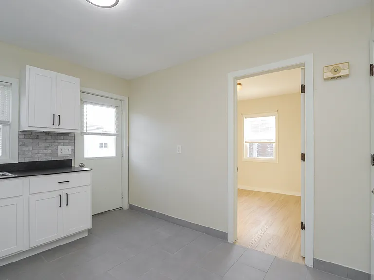 321 Montcalm St #R — Photo 17
