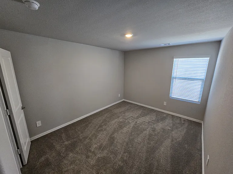 2223 Cliff Springs Dr — Photo 32