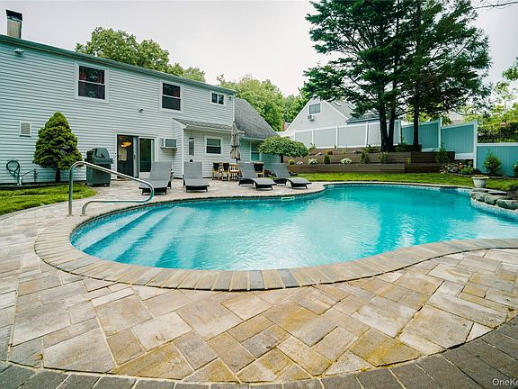 4th image of 151 Rosemont Avenue