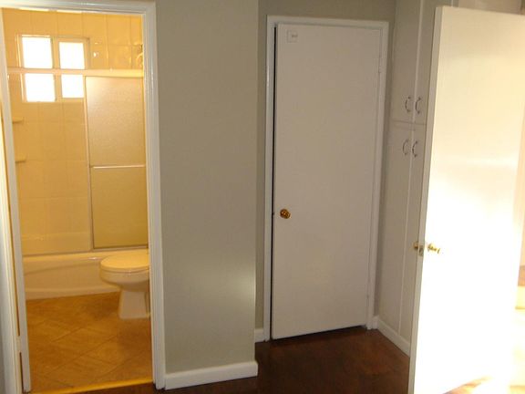 4th image of 1121 Frankfurt Ave APT 3