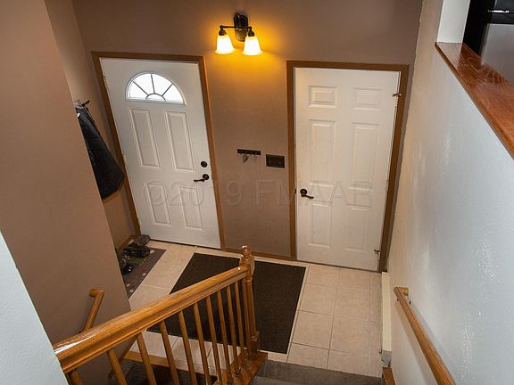 3rd image of 736 14th Ave W