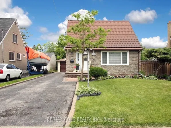 3269 Etude Dr, Mississauga, ON L4T 1S9