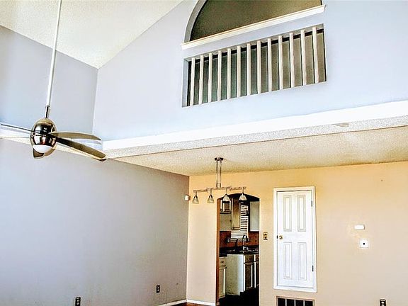 4th image of 10456 Kirkland St