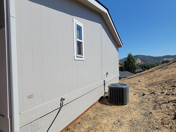 4th image of 220 Deschutes Ln