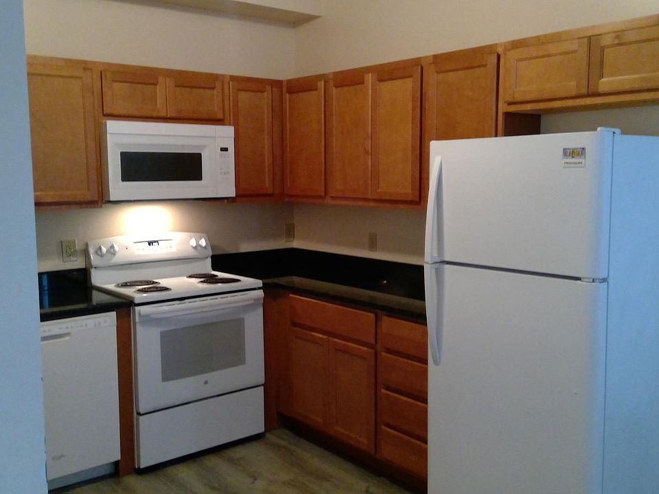 Full kitchen.