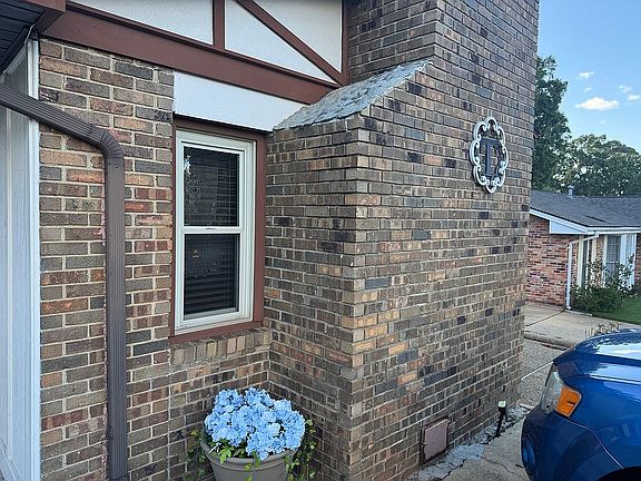 2nd image of 237 Bowling Green Dr