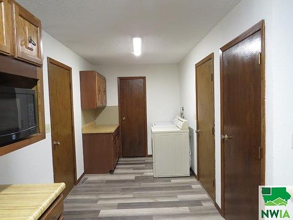 3rd image of 522 12th Ave SW #3