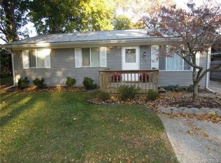 2670 Grandview Blvd, Waterford, MI 48329