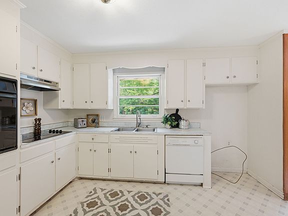 4th image of 304 Cedarview Dr