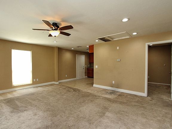 4th image of 805 SE 43rd St