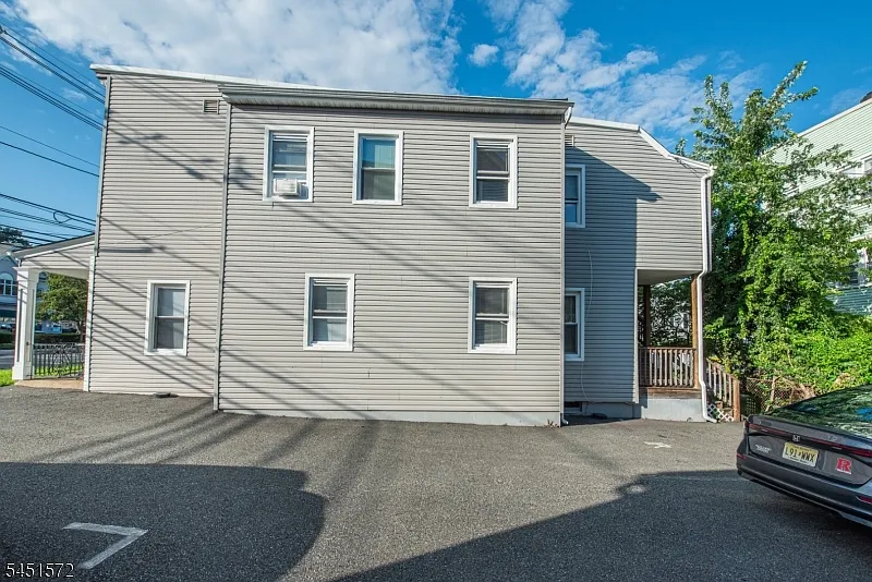 2 bed, 1.0 bath, $2,450 — Photo 3