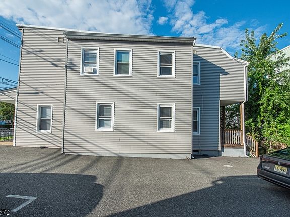 3rd image of 143 Valley Rd #2R