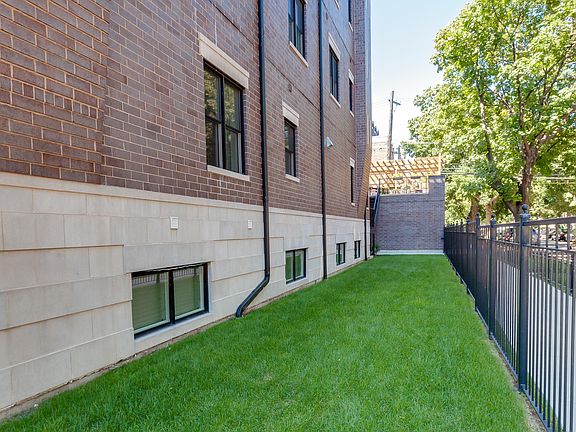 Common area side yard