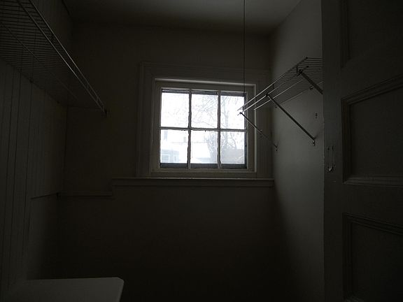 3rd image of 381 Linwood Ave APT 5