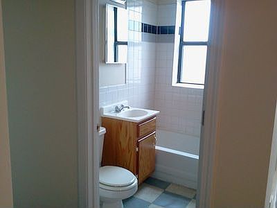 5th image of 1962 E 73rd Pl APT 201