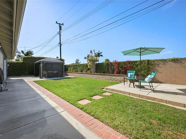 6091 Kimberly Dr — Photo 19
