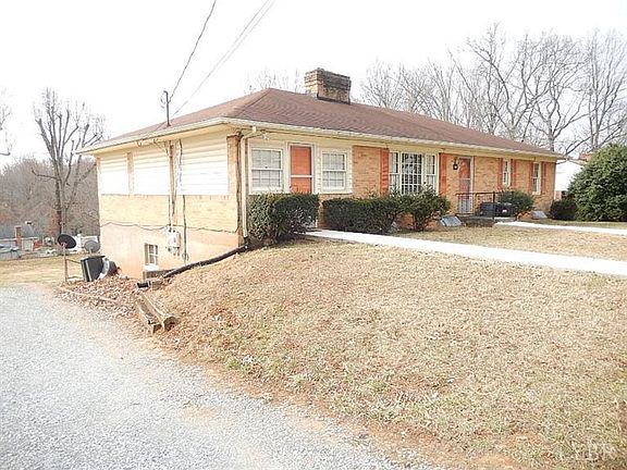 3rd image of 376 Hilltop Dr