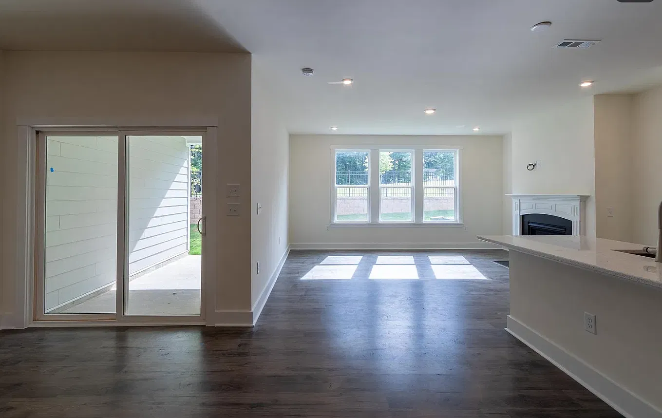 3 bed, 2.5 bath, 2260 sqft, $2,300 — Photo 2