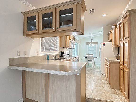 4th image of 613 Water Oak Blvd #2225