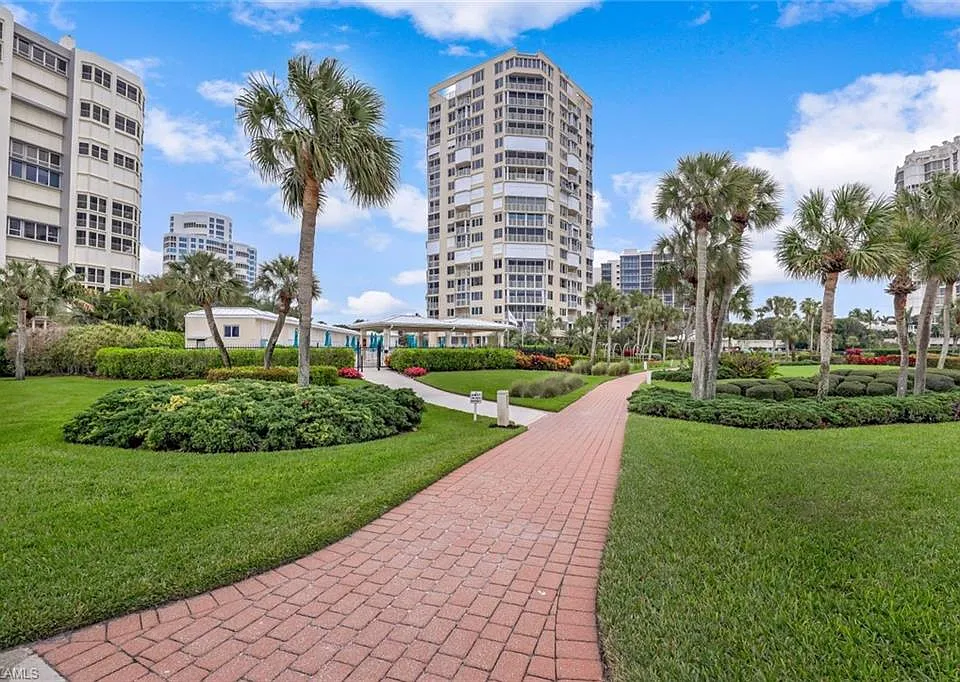 4041 Gulf Shore Blvd N #802