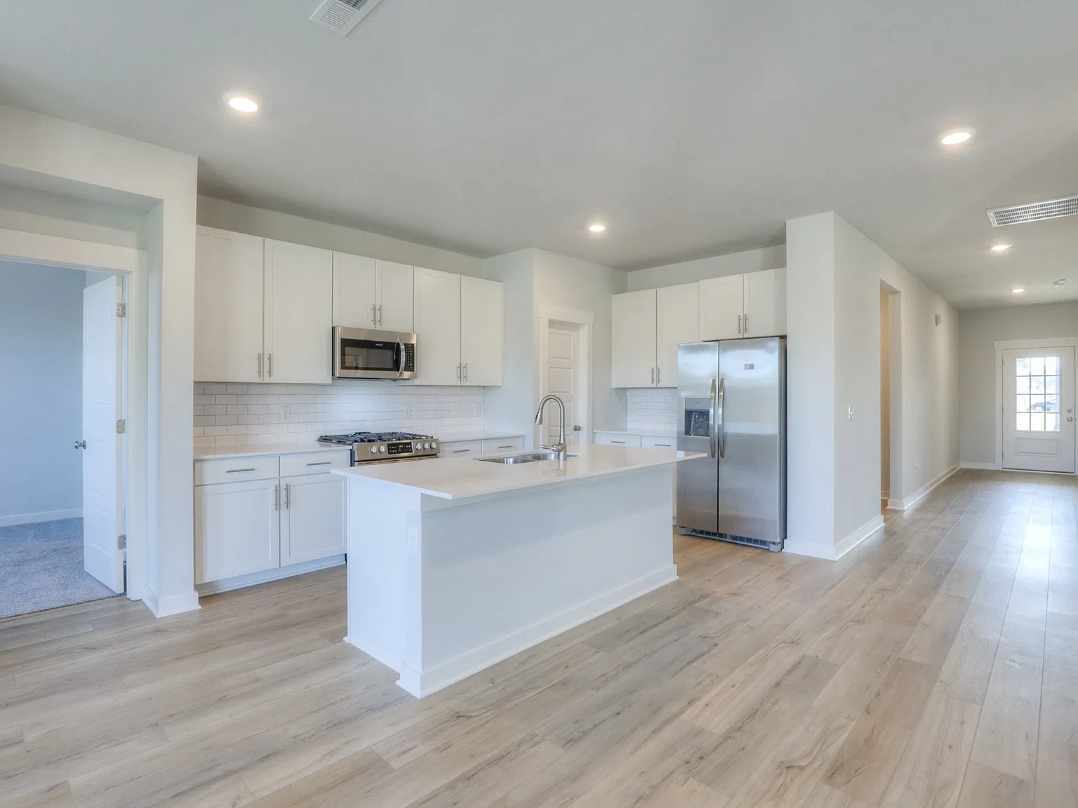 3 bed, 1800 sqft, $2,300 — Photo 3